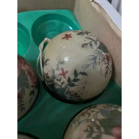Vintage Dillard's Trimmings Round ORNAMENTS (4) Cream With Roses Balls w Org Box - Picture 3 of 7